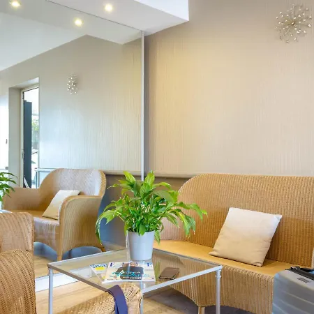 Climatisé Proche Et Commerces Avec Wifi - Fr-1-466a-31 * Saint-Raphaël