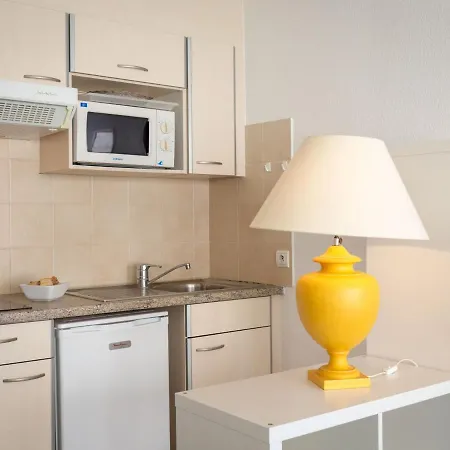 Apartment Climatise Proche Et Commerces Avec Wifi - Fr-1-466a-31